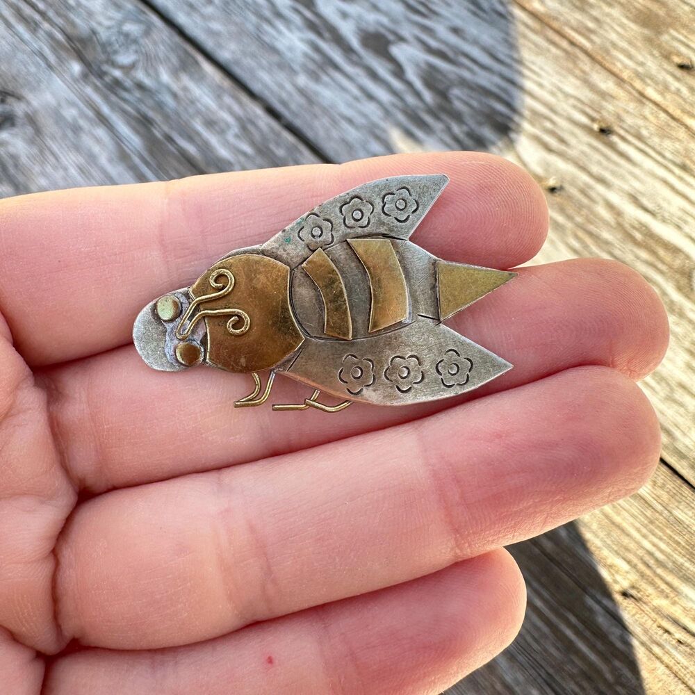 Vintage Jewelry Artistic Handcrafted Bee brooch pin